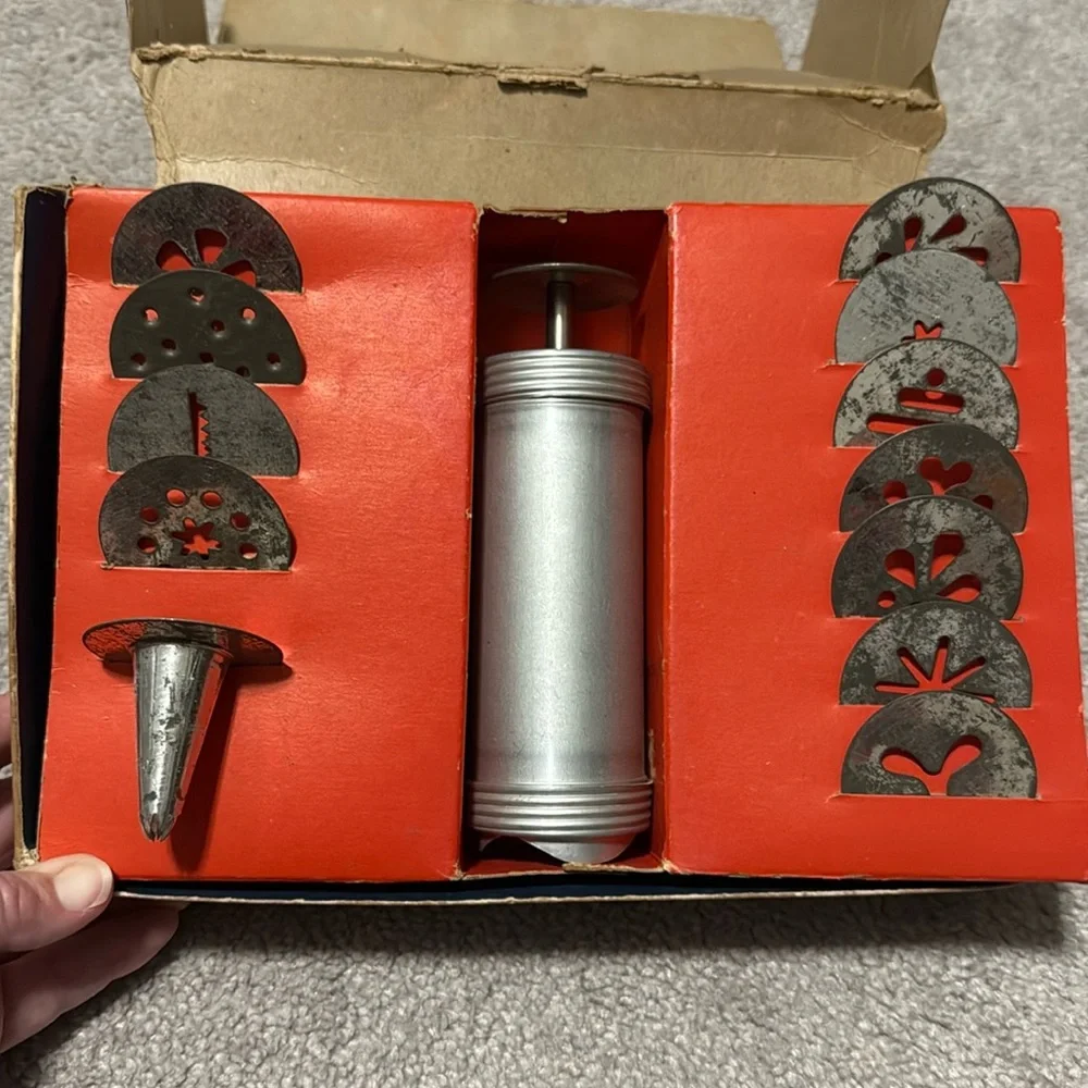 VINTAGE Ateco Magic 4 in1 Set- Cookie Maker/Molder, Noodle Maker, Cake Decorator